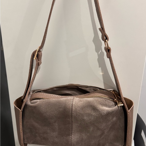 Chic Taupe Leather Shoulder Bag - Picture 2 of 2